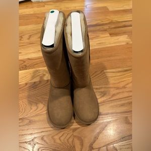 Brand New Ugg Kids Classic Tall II - Size 6